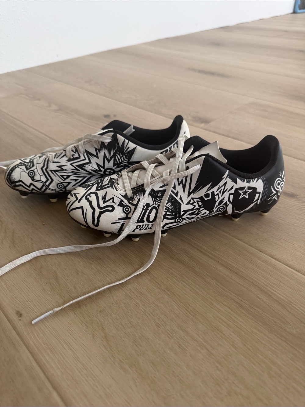 Puma Women's White and Black Graphic Soccer Cleats